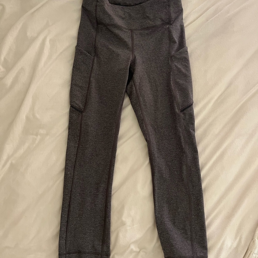 Lululemon cropped grey leggings with pockets. Great condition. Inseam is 24”